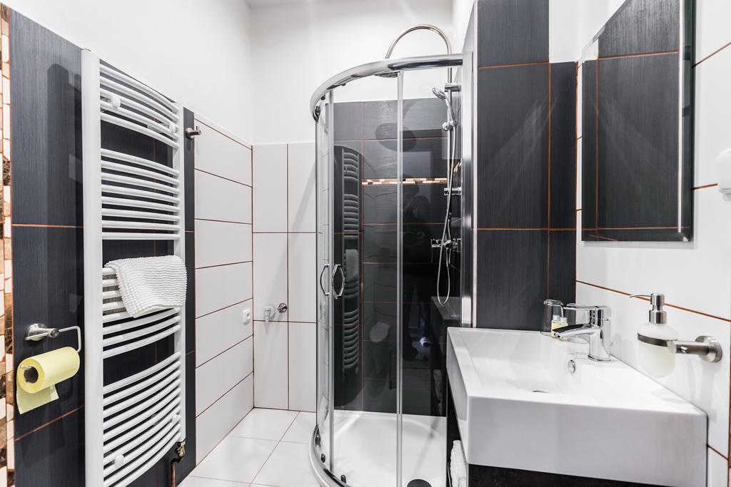 Hotel Apartments Benesova 6 كوتنا هورا الغرفة الصورة
