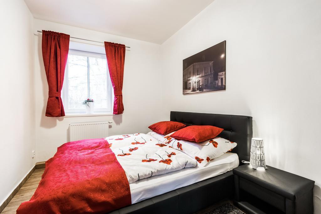 Hotel Apartments Benesova 6 كوتنا هورا الغرفة الصورة