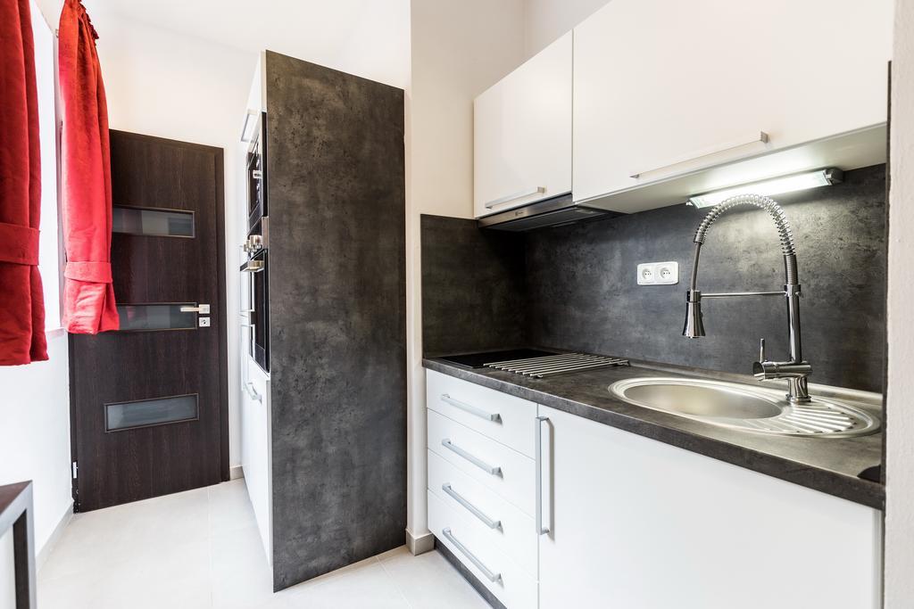 Hotel Apartments Benesova 6 كوتنا هورا الغرفة الصورة
