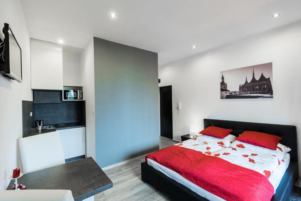 Hotel Apartments Benesova 6 كوتنا هورا الغرفة الصورة
